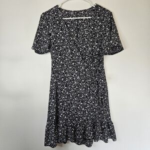 Black and White Floral Wrap Flutter Sleeve Dress Sz M